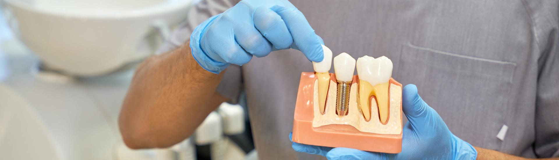 Referentes de la implantología dental en EcuadorReferentes de la implantología dental en Ecuadorbanner